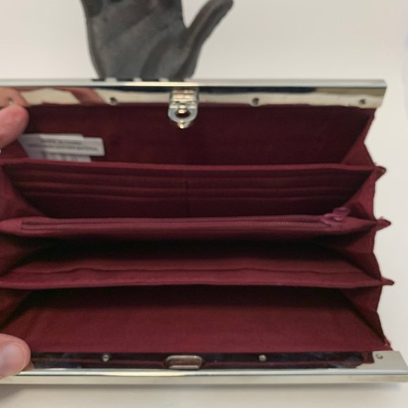 Croc Embossed Flat Wallet - Picture 4 of 6